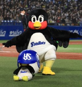 つば九郎空中くるりんぱ成功か