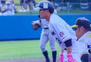 安打出塁の西川遥輝選手