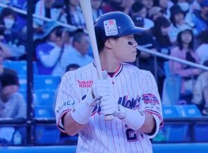11回、安打出塁の中村悠平選手