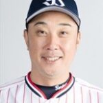 82松元ユウイチ外野守備件走塁コーチ2025