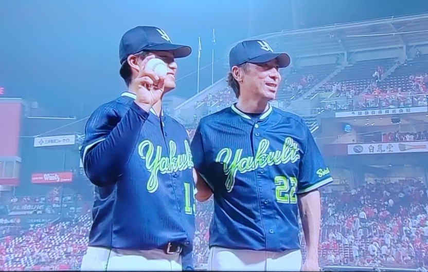 プロ初勝利で髙津監督と