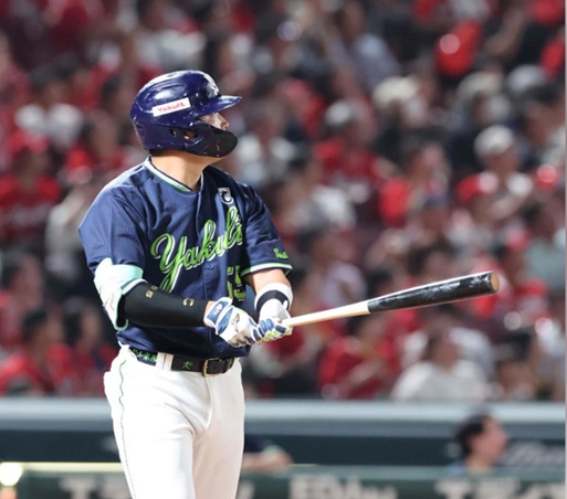 ７回左越えソロを放つ村上出典デイリースポーツ撮影・市尻達拡