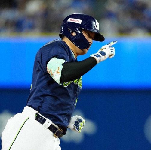 村上18号3ラン出典スポニチ撮影島崎忠彦2025/09/05