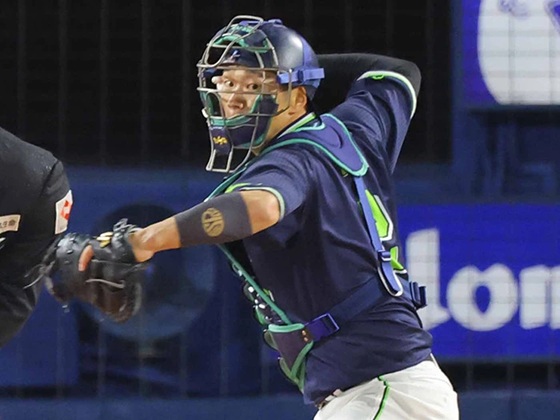 古賀二塁で走者を刺し盗塁阻止率NO.1の力を見せる出典ヤクルト公式サイト20260327