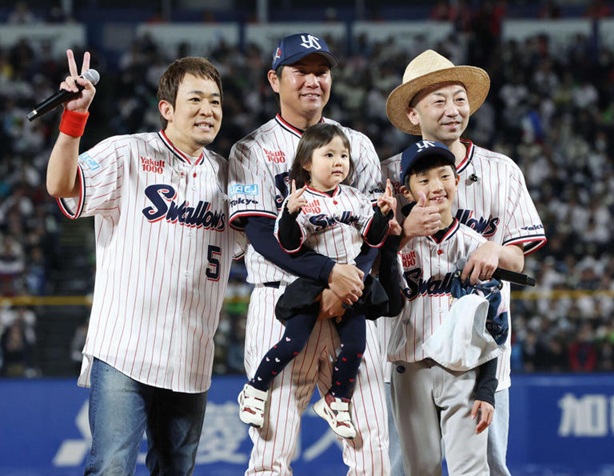 川端引退試合でファンモンや家族と出典日刊スポーツ撮影宮地輝