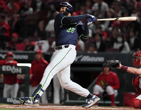 6回サンタナレフトへの二塁打でチャンスメイク出典ヤクルト公式サイト20260421