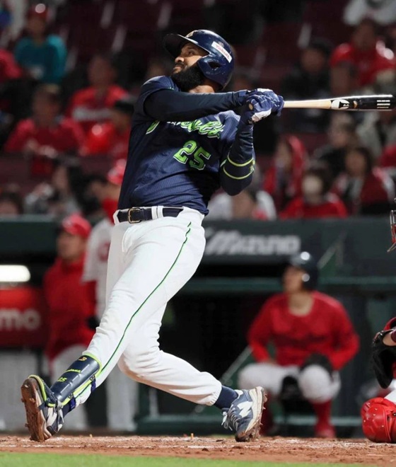 サンタナ決勝の5号2ラン出典ヤクルト公式サイト20260423