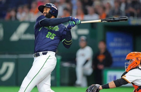 サンタナ決勝の４号ソロ出典ヤクルト公式サイト2026/04/11