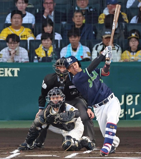 初回古賀犠牲フライで先制出典ヤクルト公式サイト20260408