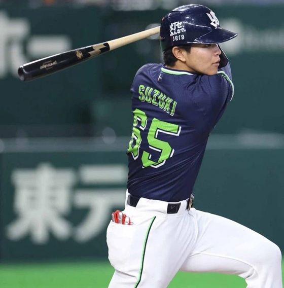 初回鈴木三塁打で２打点を挙げ先制出典ヤクルト公式サイト20260411