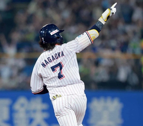 長岡ダメ押し1号3ラン含むマルチ安打出典ヤクルト公式サイト20260722