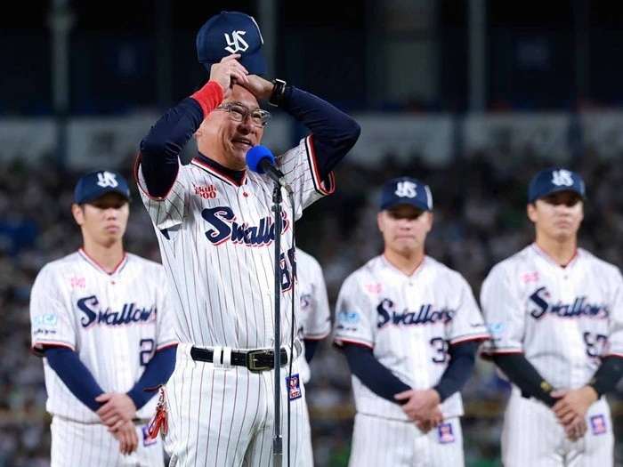 神宮最終戦でファンに挨拶出典ヤクルト公式サイト20261004